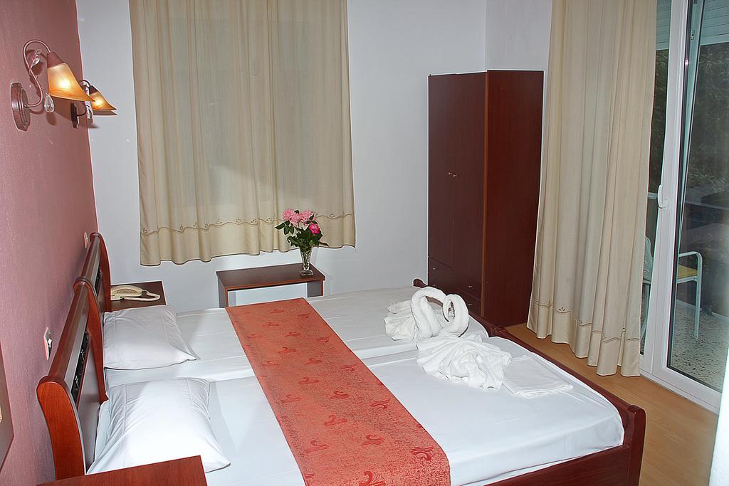 Kristal Hotel Прінос Номер фото